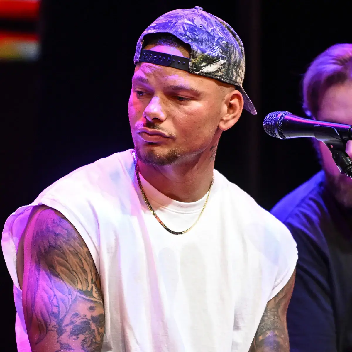 Kane Brown a fost forțat să scape de concert după un accident de golf