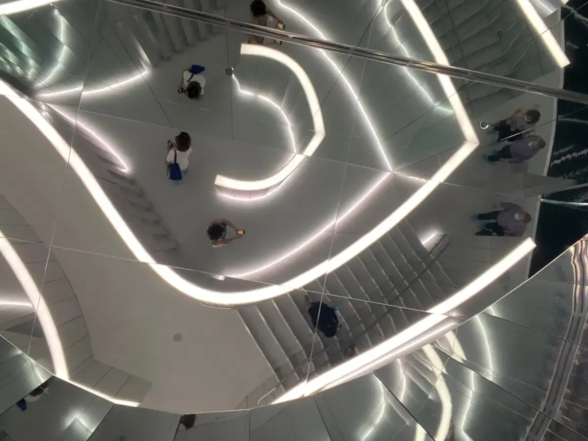 Sala de oglinzi a Pace Gallery