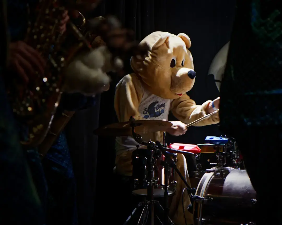 Ursul animatronic gigant, o posibilă muză a lui Koons, ajunge la licitație