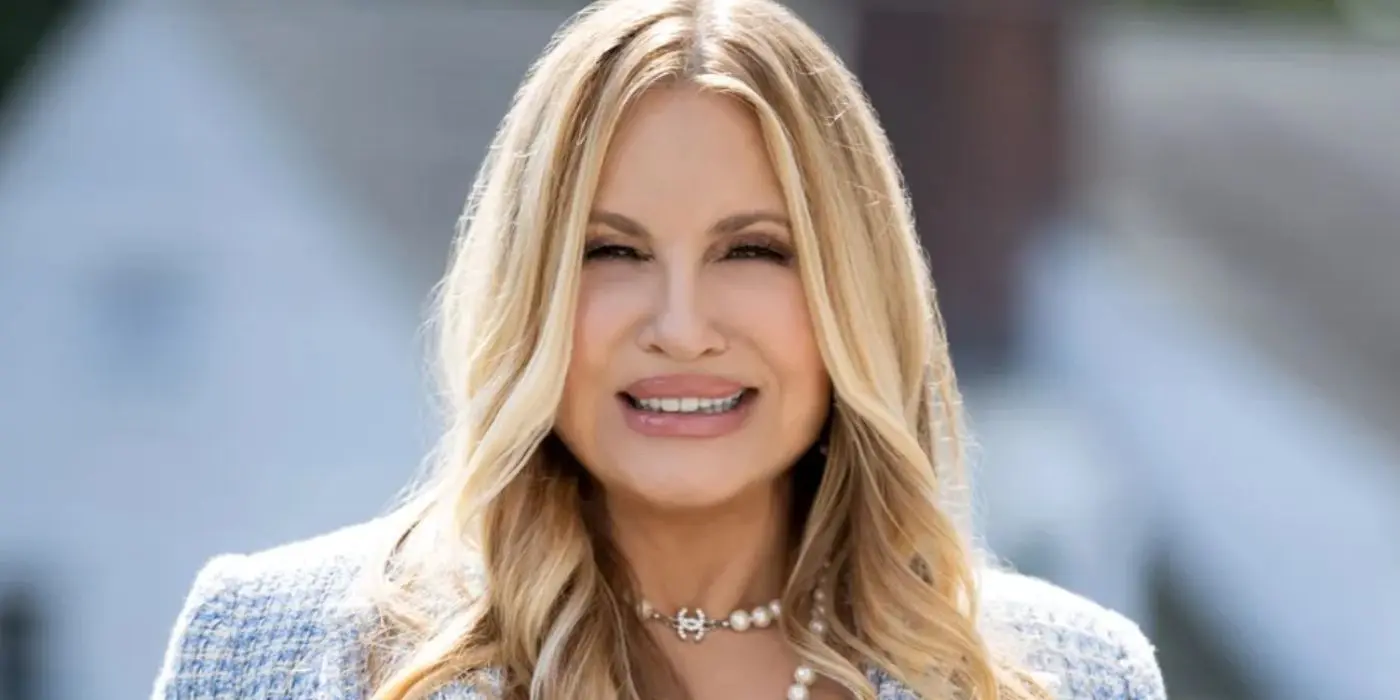 Jennifer Coolidge se întoarce la sezonul doi al The Watcher după patru ani de așteptare